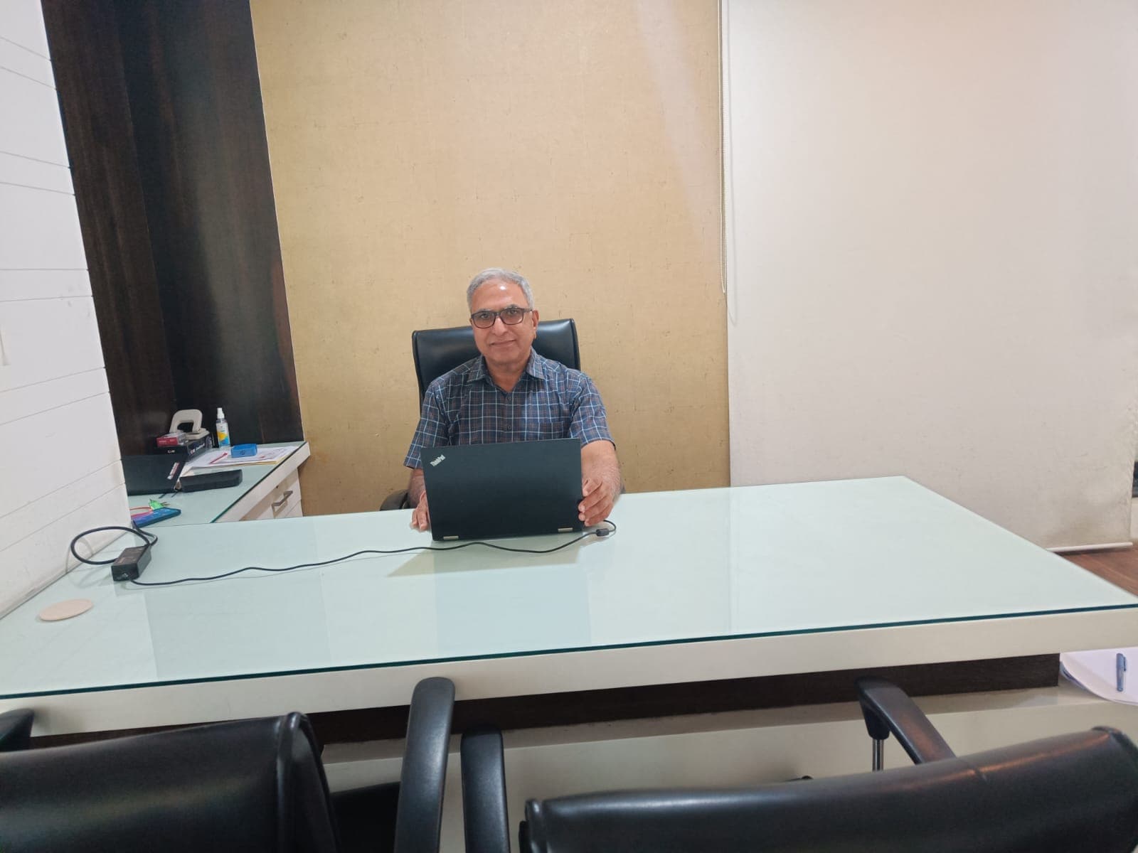 Senior Manager Desk